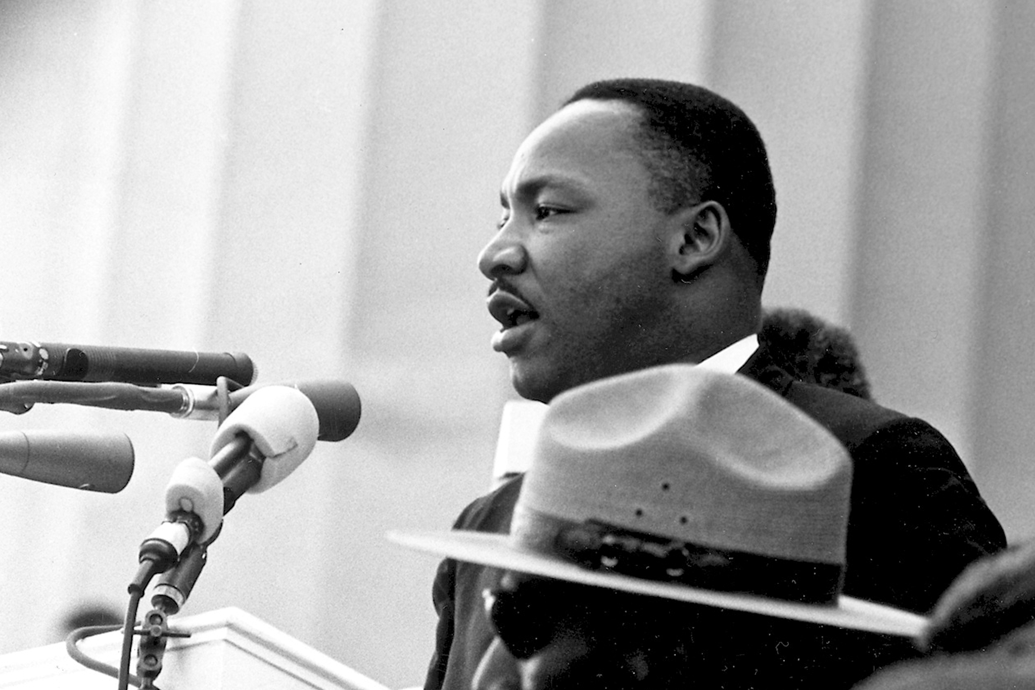 1963 – Martin Luther King jr. holder sin berømte tale «I Have a Dream» foran Lincolnmonumentet i Washington, D.C..